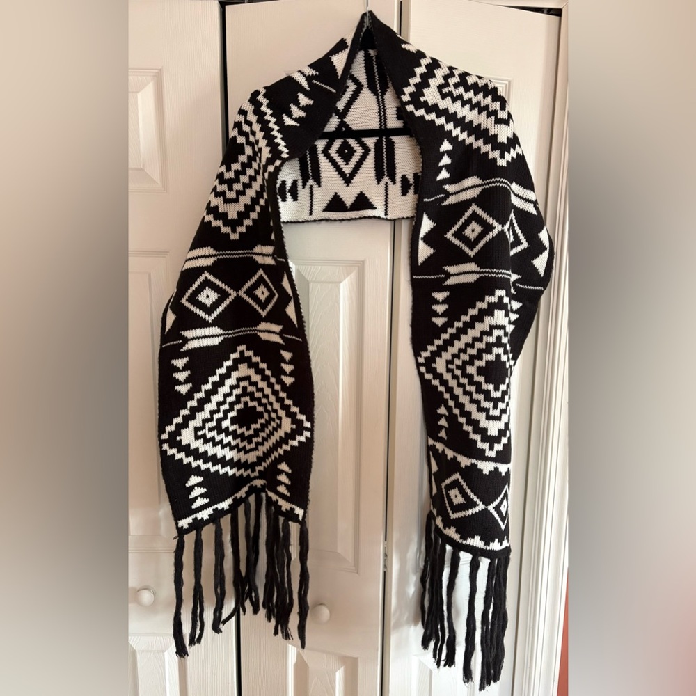 Large Black & White Geometric Design Knit Scarf with Fringe